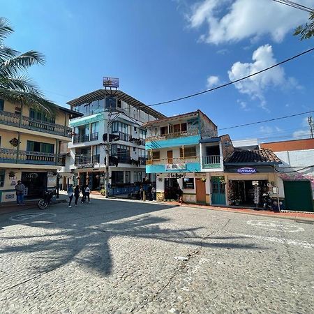 Hospedaje 3 Esquinas Guatape Ngoại thất bức ảnh