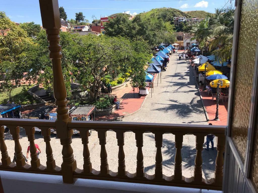 Hospedaje 3 Esquinas Guatape Ngoại thất bức ảnh